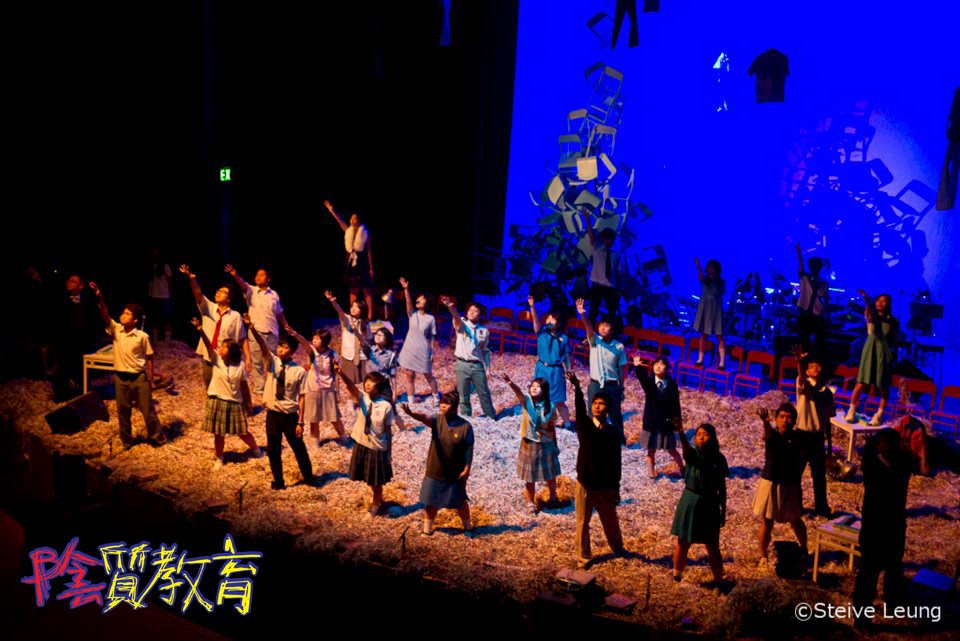 426317_347942375237510_1310939890_n